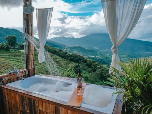 Mae Rim House | Cozy ใจโฮมสเตย์ with Breakfast & Hot Tub Amenities