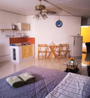Ban Mai Apartment | Discover Family-Friendly Stay at ไอริน ห้องพักรายวัน