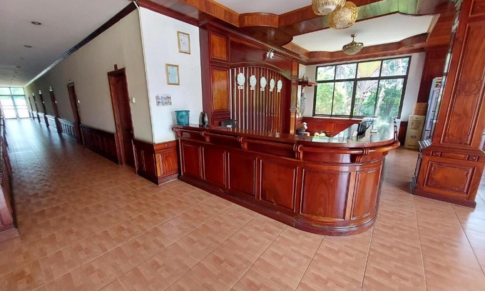 Sainyabuli Province Hotel | Discover SokSai Hotel: Family-Friendly with Breakfast & Hot Tub