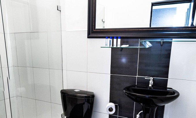 Zona Rosa Hotel | Private Building 18BD/5Jacuzzi at Lleraspark Awaits You