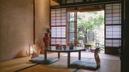 Nishijin House | Guest Rated 9/10: Kitchen-Equipped お宿梅夜 Umeya
