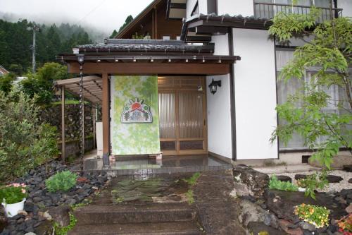 Gujo Apartment | Family-Friendly Stay at お宿葉の光: Unwind in Nature