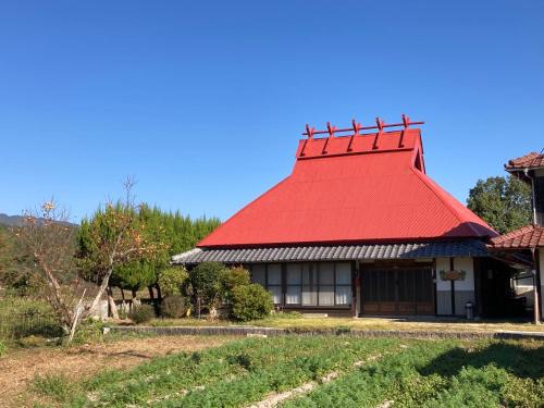 Shunan House | Pet-Friendly Morinomomu Guest House with Hot Tub in Mitsuo