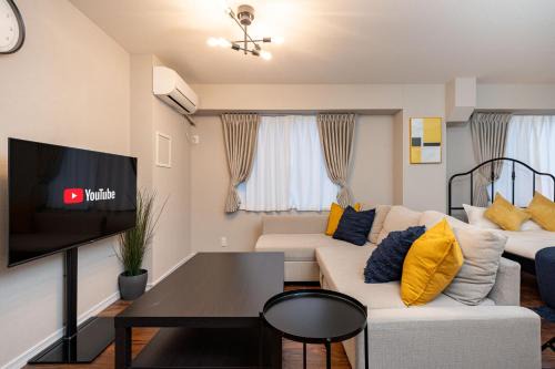 Naniwa Apartment | Explore アリタ日本橋西1F: Family-Friendly Retreat Awaits