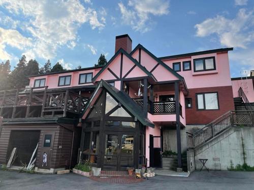 Inawashiro Bed & Breakfast | Alpine Lodge: Family-Friendly Retreat with Breakfast Included