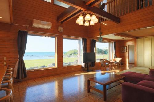 Kisakatamachi House | Ocean View Retreat: Seaside Villa with Child-Friendly Amenities
