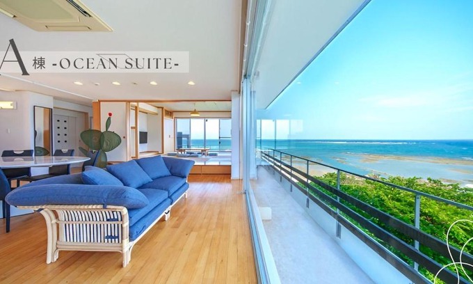 Azama Villa | Elevate Your Stay at クリスタルヴィラ南城 with Hot Tub Access