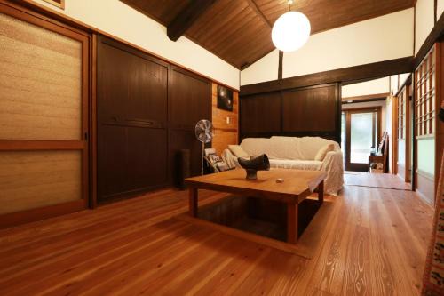 Sasayama Apartment | Discover Family-Friendly Comfort at ゲストハウス環