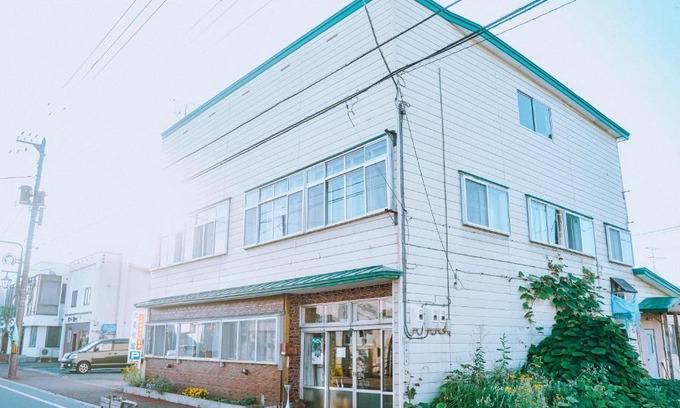 Shibetsu House | Cozy Guesthouse & Café Bar Estoraru with Breakfast Included