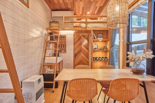 Miyota Villa | Relaxing Retreat: Tiny Cabin TATEGU#02 with Hot Tub & Sauna