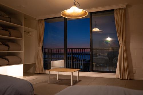 Maeganeku Villa | Family-Friendly SeaSpaceRoad with Hot Tub & 9/10 Rating