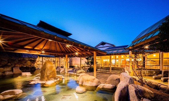 Toon Hotel | Relaxing Stay at Jurassic Spa & Resort with Hot Tub