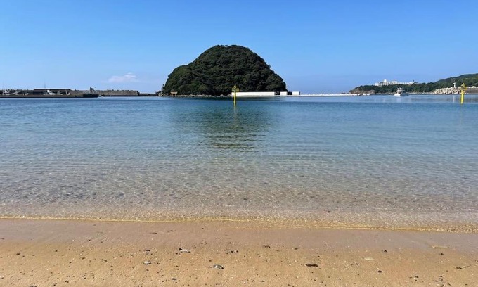 Susami Apartment | Beachside Retreat: Private Space at Minpaku Yamaguchi