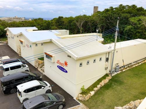 Okinawa House | Pet-Friendly Retreat with Ocean View at ペンション村山里