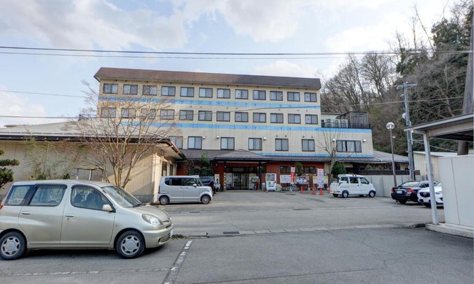 Tsuru Hotel | Discover ホテルスターらんど: Family-Friendly Retreat with Hot Tub