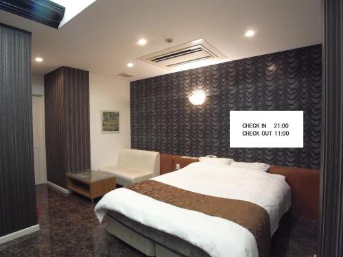 Himeji Hotel | Accessible Comfort at ホテル カルネヴァール with Breakfast
