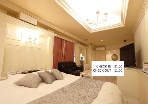 Himeji Hotel | Discover Cache Hotel: Hot Tub & Breakfast Included