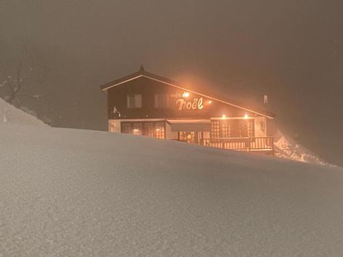 Yuzawa-machi House | Discover Comfort at ロッヂノエル with Hot Tub & Breakfast