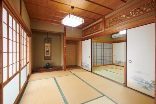 Nachikatsuura House | Explore 熊野古道: A Perfect Base with Free Parking & Wifi