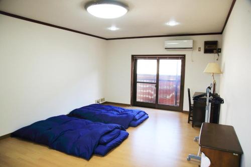 Tsurugi-cho House | Family-Friendly Comfort at 上田屋 半田館 with Kitchen Amenities