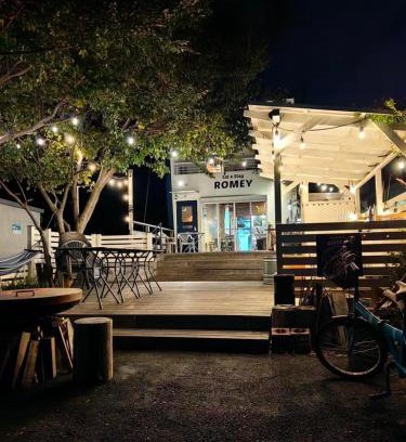 Suruga Ward House | Oceanfront Escape at Eat&Stay ROMEY with Hot Tub Access