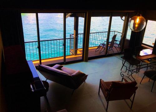 Ineno Funaya Apartment | Discover 伊根えびすや千歳: A Unique Stay Awaits