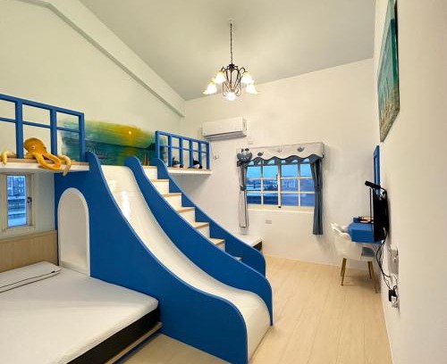 Dongshan House | Discover Pet-Friendly Stay at 伊甸園民宿 with Slide Rooms