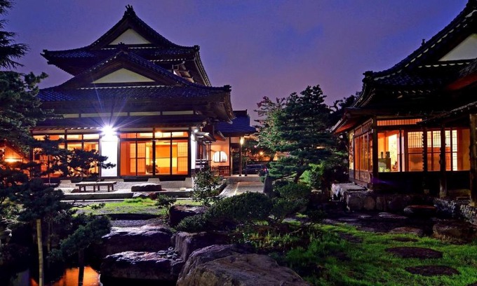 Aizuwakamatsu Hotel | Experience Tranquility at 会津東山温泉 鶴我東山総本山
