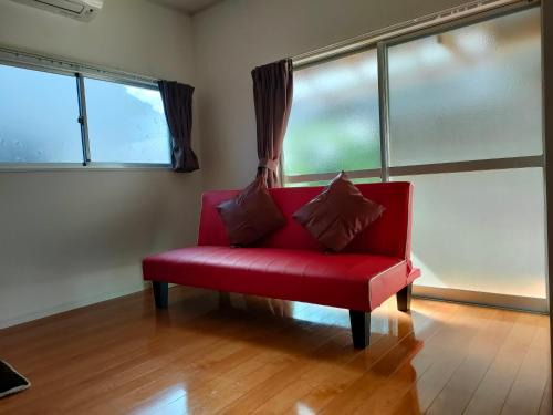 Sasebo House | Charming GUEST HOUSE 楽楽 Luck-Luck with Hot Tub & High Ratings