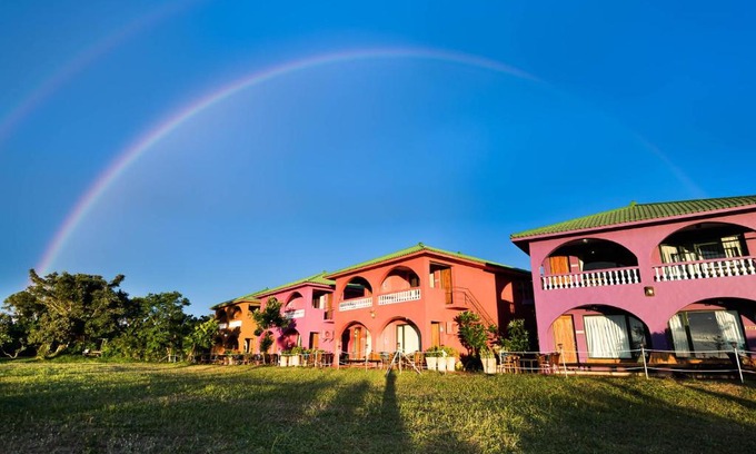 Xiaoliuqiu House | Charming 八村 Resort: Oceanfront Getaway with Spa & Pool