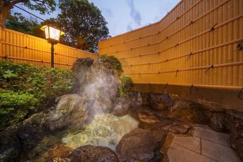 Beppu Villa | Experience Relaxation at 内竈ひなた庵 with Hot Tub Amenities