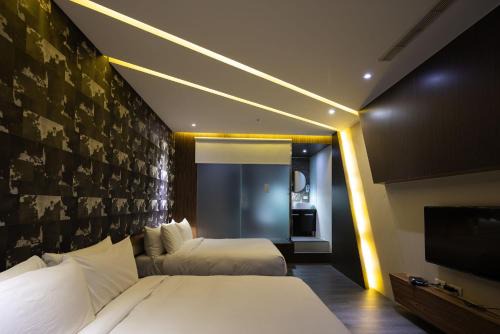Central District Hotel | Budget-Friendly G11 Hotel: Child & Wheelchair Accessible