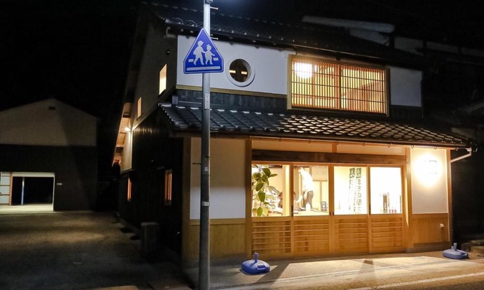 Maniwa House | Welcoming 北房まちの駅 ゲストハウス with Breakfast & Kitchen