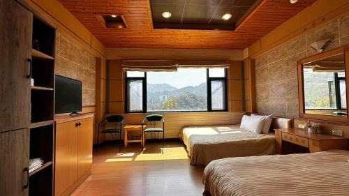 Fuxing District Apartment | Discover North Star Resort: Pet-Friendly with Ocean Views