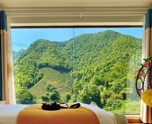 Chun'an House | Exceptional Oceanfront Retreat at 千岛湖月下民宿