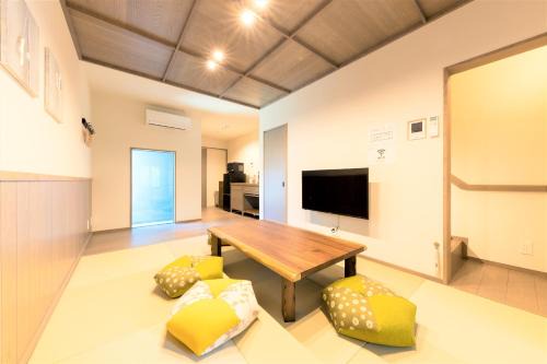 Hakata-ku Villa | Experience Unique Comfort at 博多町家ホテル - Kamigofuku