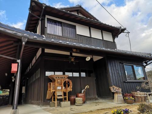 Mine House | Discover 古民家ゲストハウスひまわり: Family-Friendly Stay