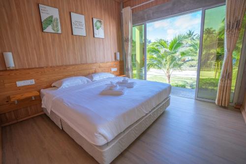 Semporna Hotel | Seaside Escape at 听海·度假庄园 - Family & Pet Friendly