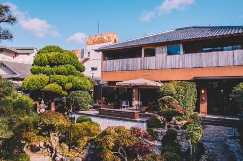 Kita Ward Hotel | Discover Waseido Zen: Eco-Friendly Retreat with Hot Tub