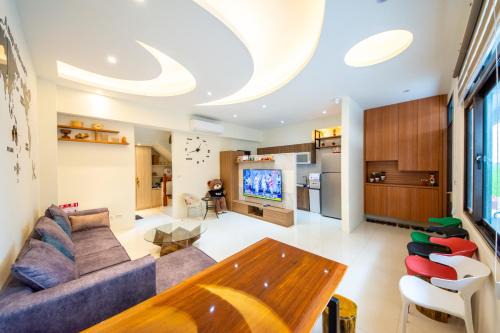 Wujie Villa | Eco-Friendly Retreat at 咫尺民宿 with Hot Tub & Kitchen