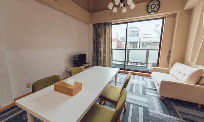 Naniwa Villa | Explore 唐風家: A Family-Friendly Retreat near Metro