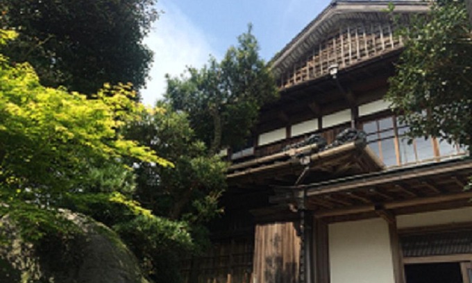 Itoshima House | Discover 里や: Family-Friendly Retreat with Hot Tub & Breakfast