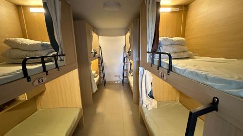 Central Business District Hostel | 国际太空舱深圳岗厦店 Shenzhen Space Capsule Youth Hostel Gangxia Store