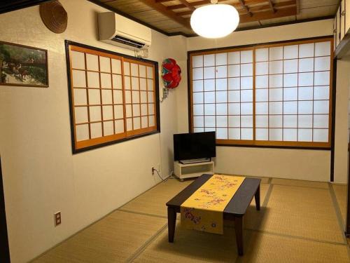 Makishi House | Comfortable Stay at 国際通りの宿 てぃーら - Family Friendly
