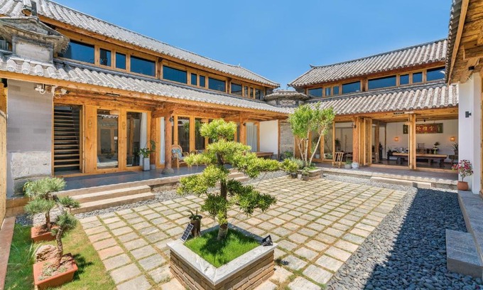 Dali Town House | Discover Dali Liyue Courtyard: Family-Friendly Retreat