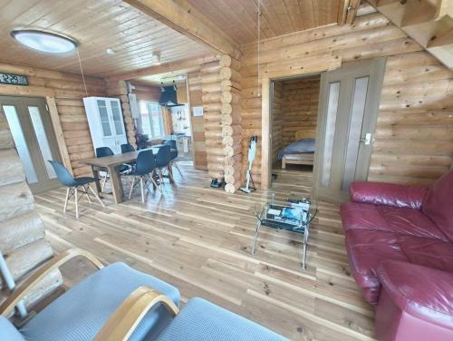 Shiraoi House | 天然温泉付快適なログハウス ヴィレッジR 屋根付bbq設備あり