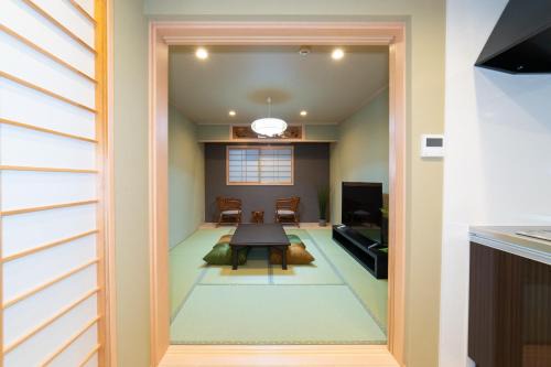 Namba Apartment | Experience the Tranquility of 天王寺 New Japanese Tatami House