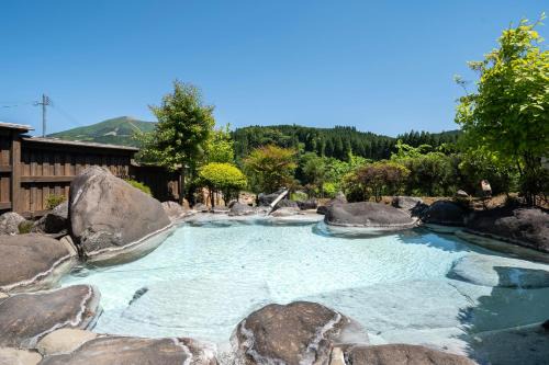 Oguni Hotel | Child-Friendly Retreat at 天空の湯屋 山荘 華柚