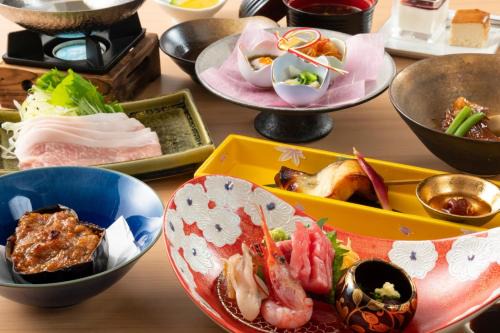 Higashimatsushima Hotel | Experience Comfort at 奥松島LANE酒店 with Hot Tub & Breakfast