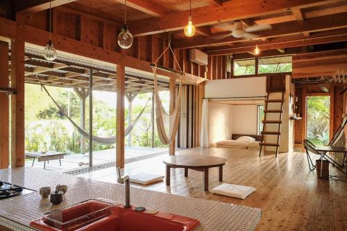Tamagusuku-son House | Enchanting Stay at 姉と弟の家 with Hot Tub & Breakfast